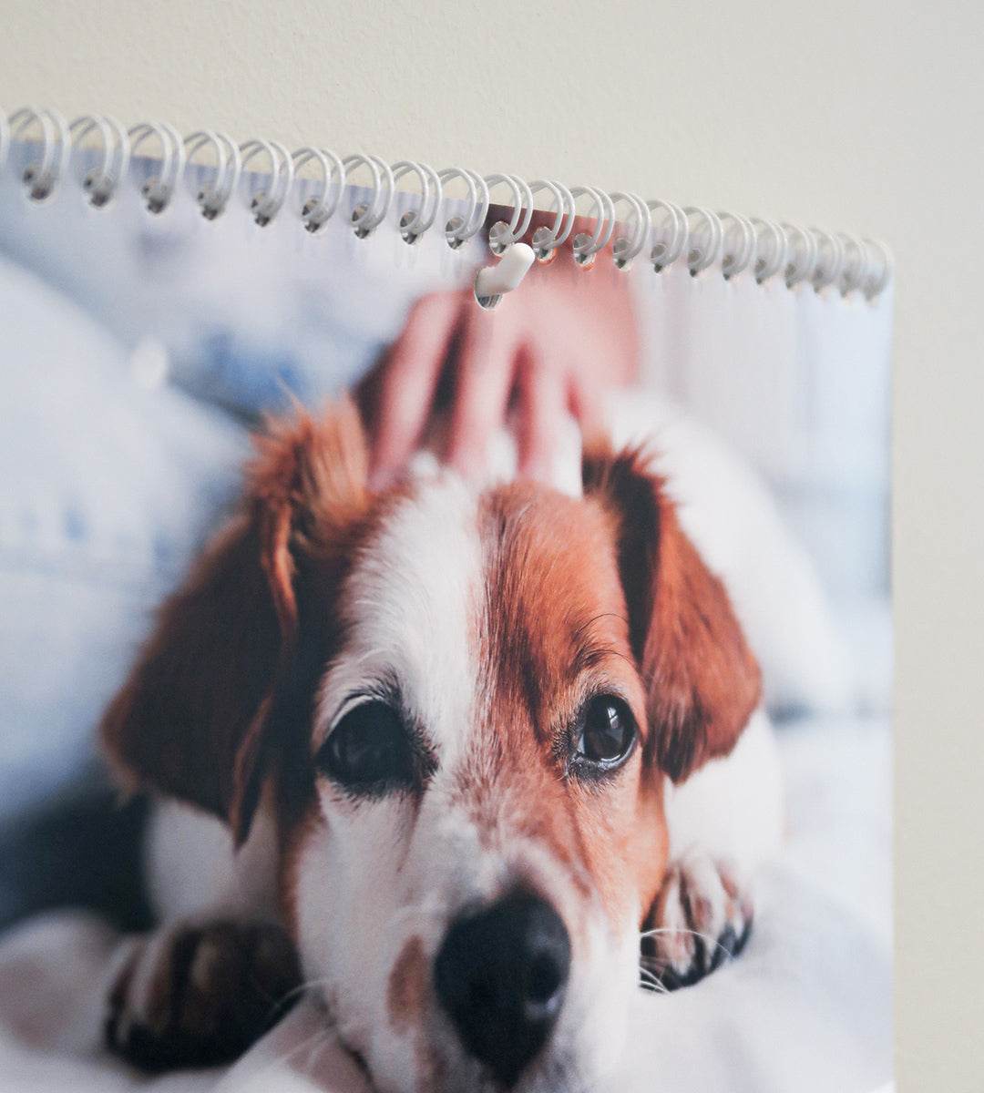 Dezenter selbstklebender Haken für Wandkalender von Personal Planner